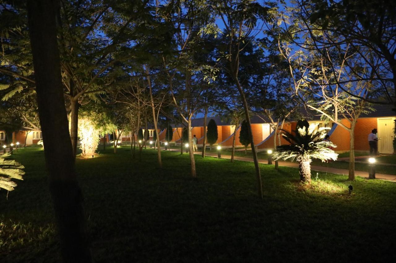 Celebrity Resort Chennai Tambaram Luaran gambar