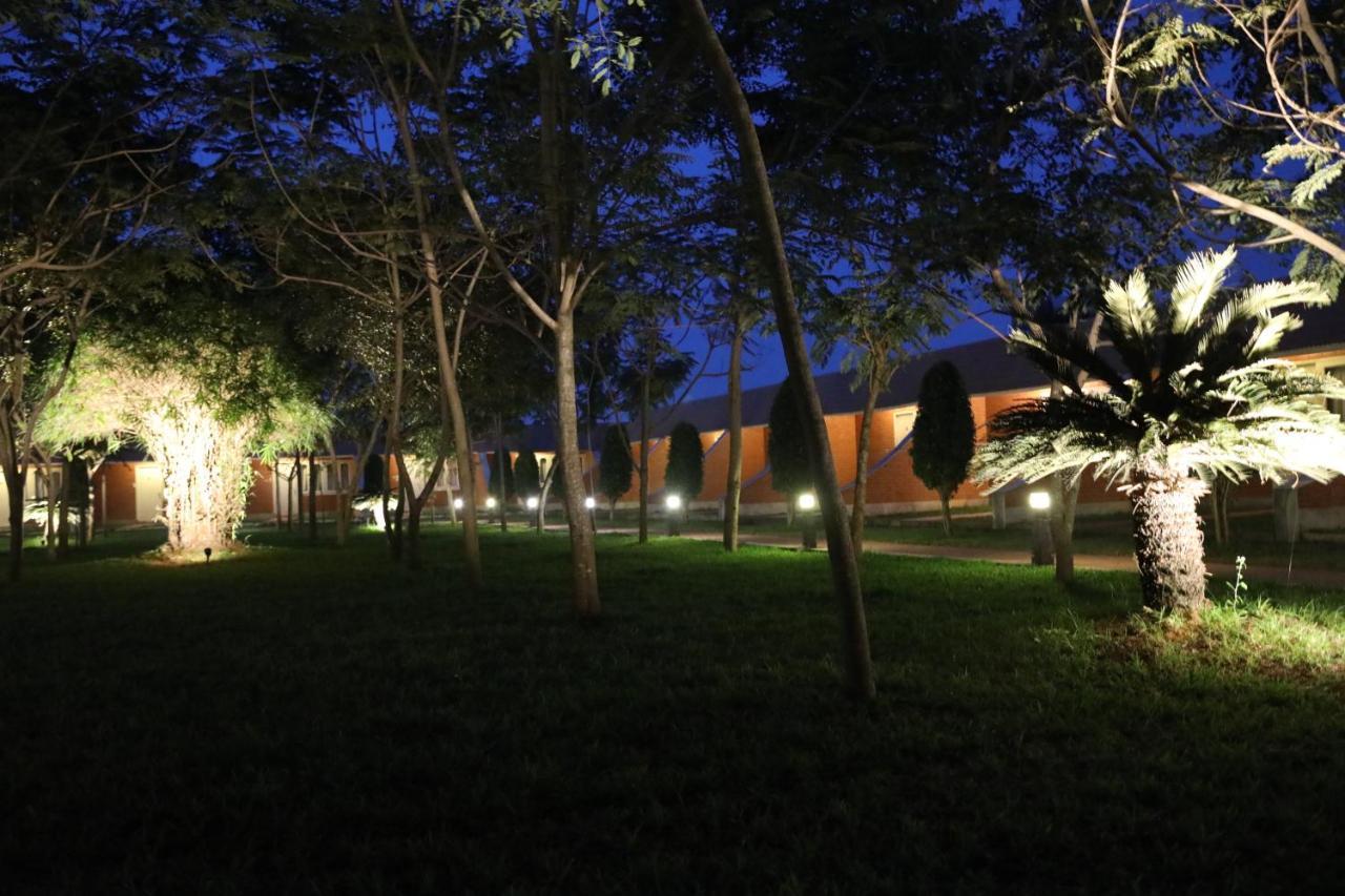 Celebrity Resort Chennai Tambaram Luaran gambar