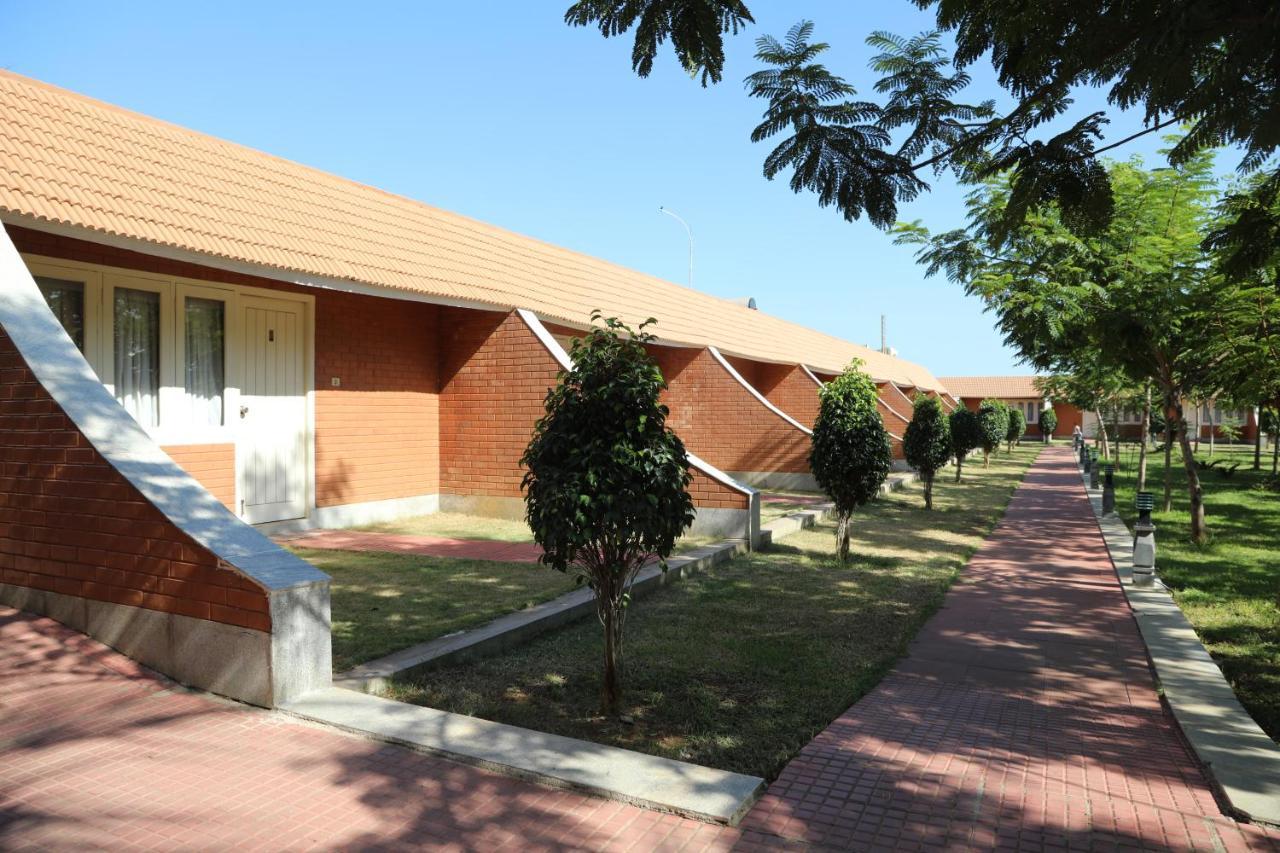 Celebrity Resort Chennai Tambaram Luaran gambar